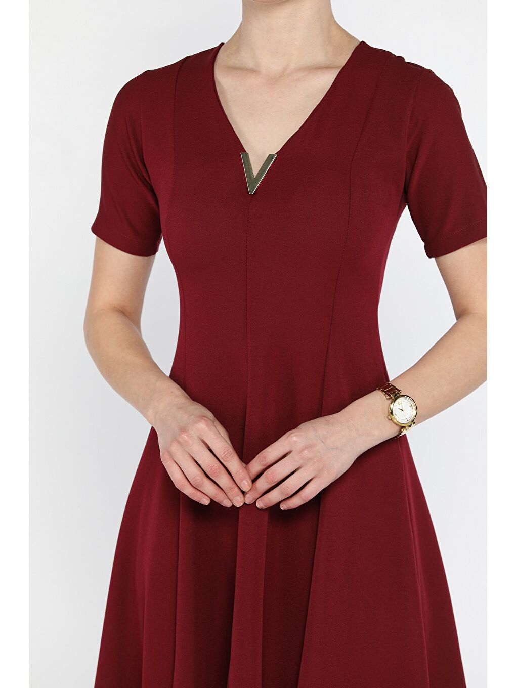 Bordo V Yaka Aksesuarlı Kısa Kol Elbise-3