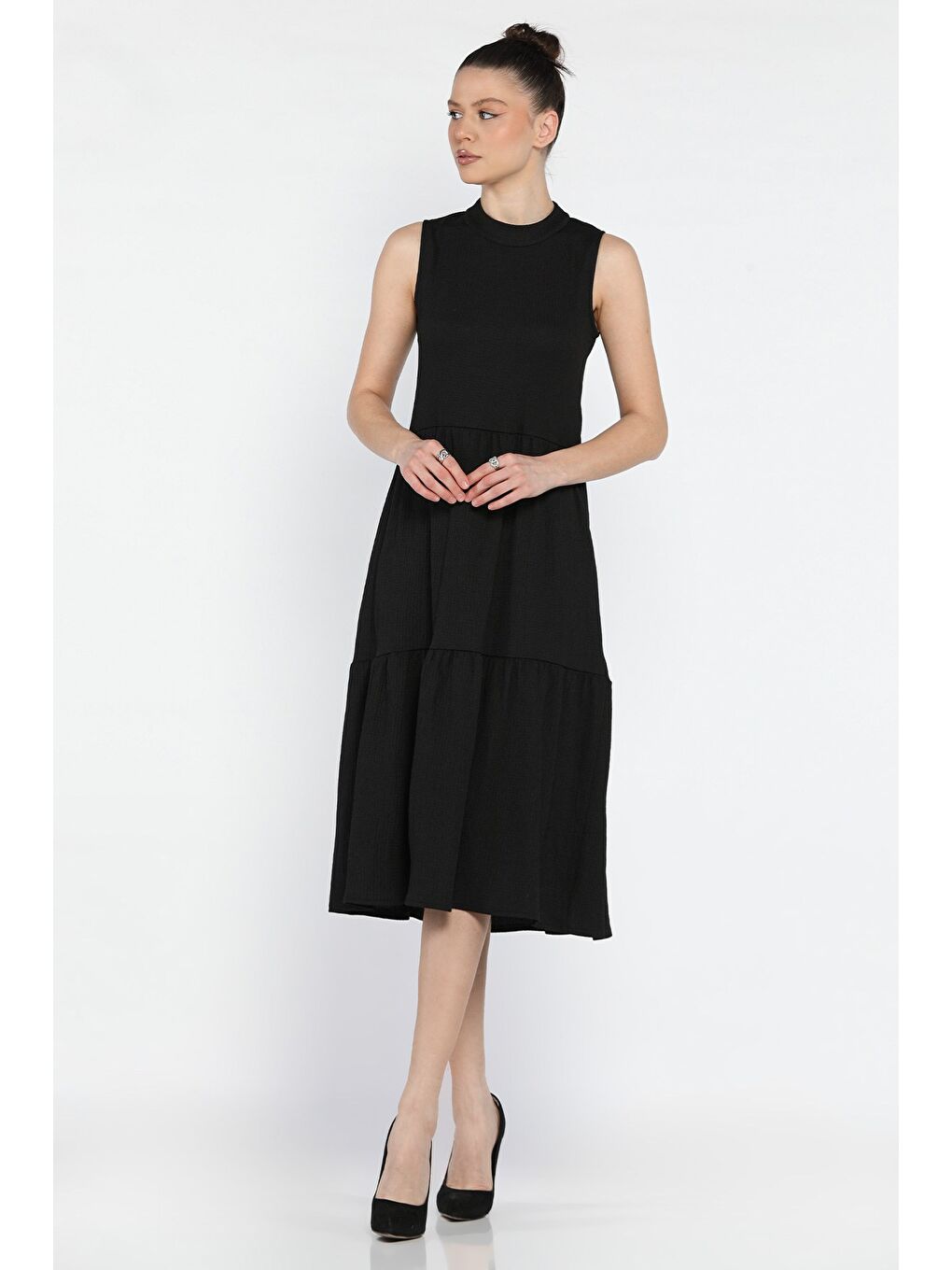 Siyah Kadın Bisiklet Yaka Sıfır Kol Fırfırlı Bürümcük Elbise-1