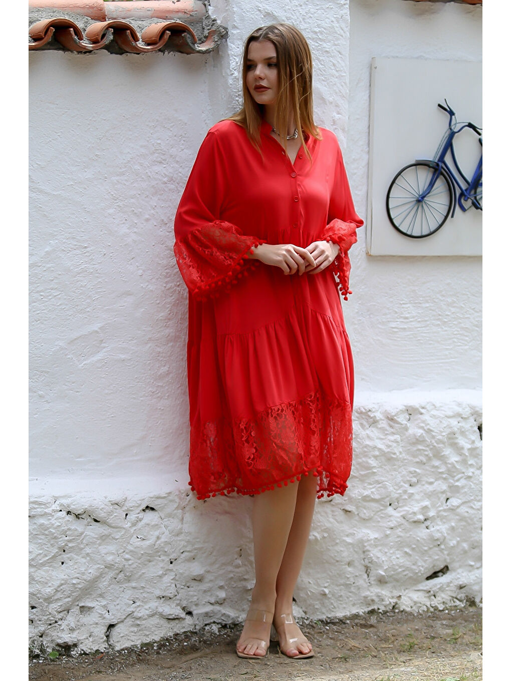 Kırmızı Hakim Yaka 3/4 Kol Düğmeli Eteği Fırfırlı Ponponlu Dantel Dokuma Casual Elbise-2