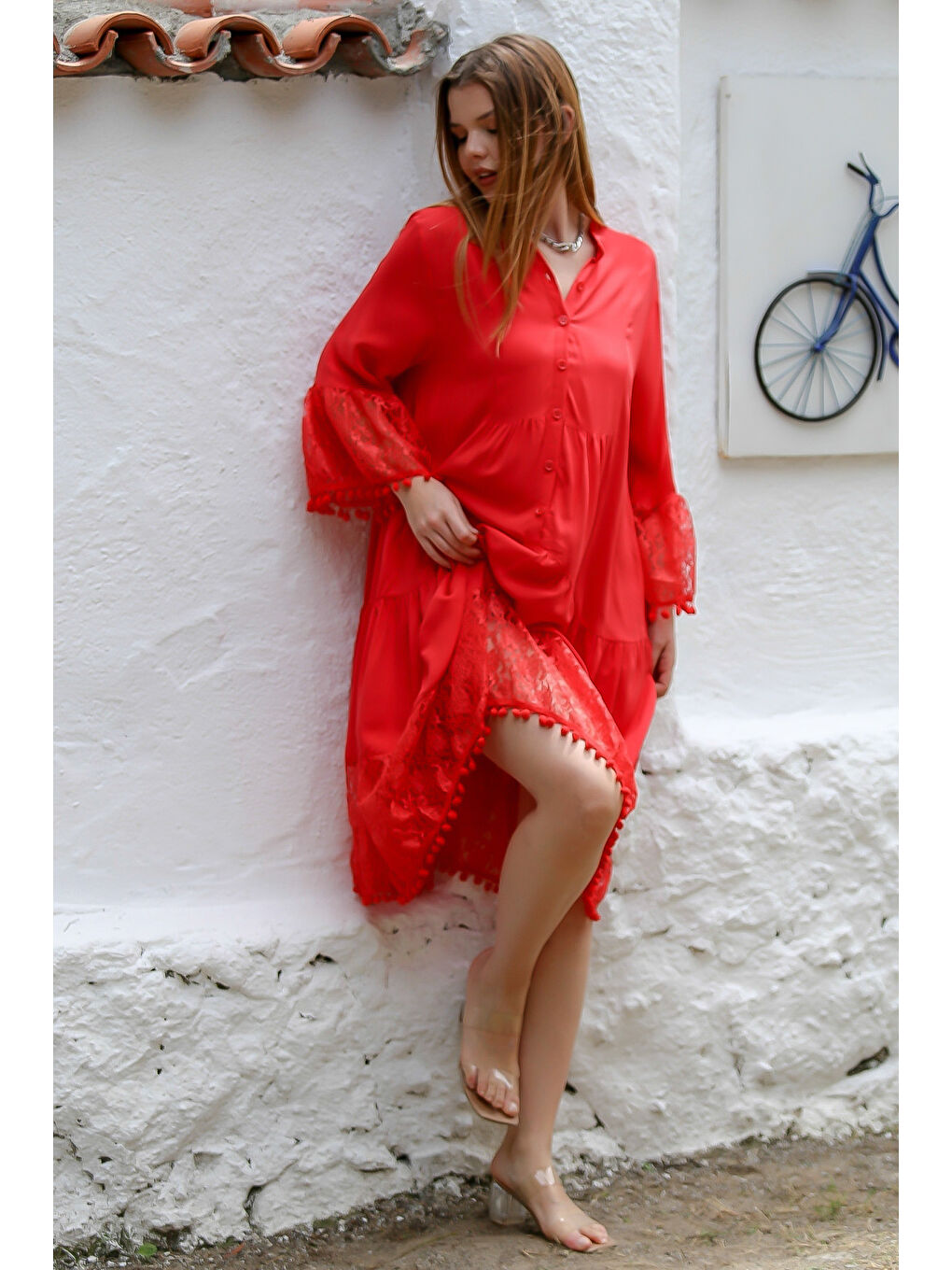 Kırmızı Hakim Yaka 3/4 Kol Düğmeli Eteği Fırfırlı Ponponlu Dantel Dokuma Casual Elbise-3