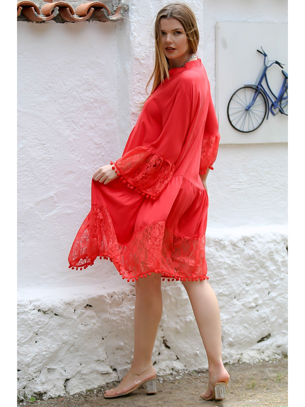 Kırmızı Hakim Yaka 3/4 Kol Düğmeli Eteği Fırfırlı Ponponlu Dantel Dokuma Casual Elbise-5