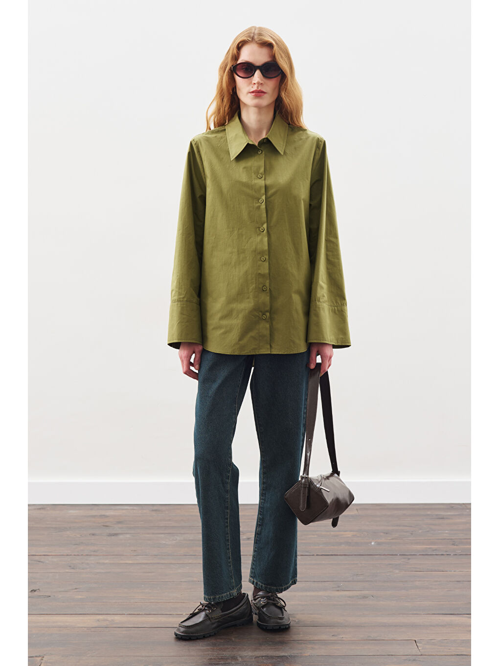 Geniş Manşetli Klasik Gömlek Yağ Yeşili