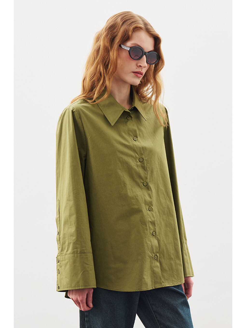 Geniş Manşetli Klasik Gömlek Yağ Yeşili-1