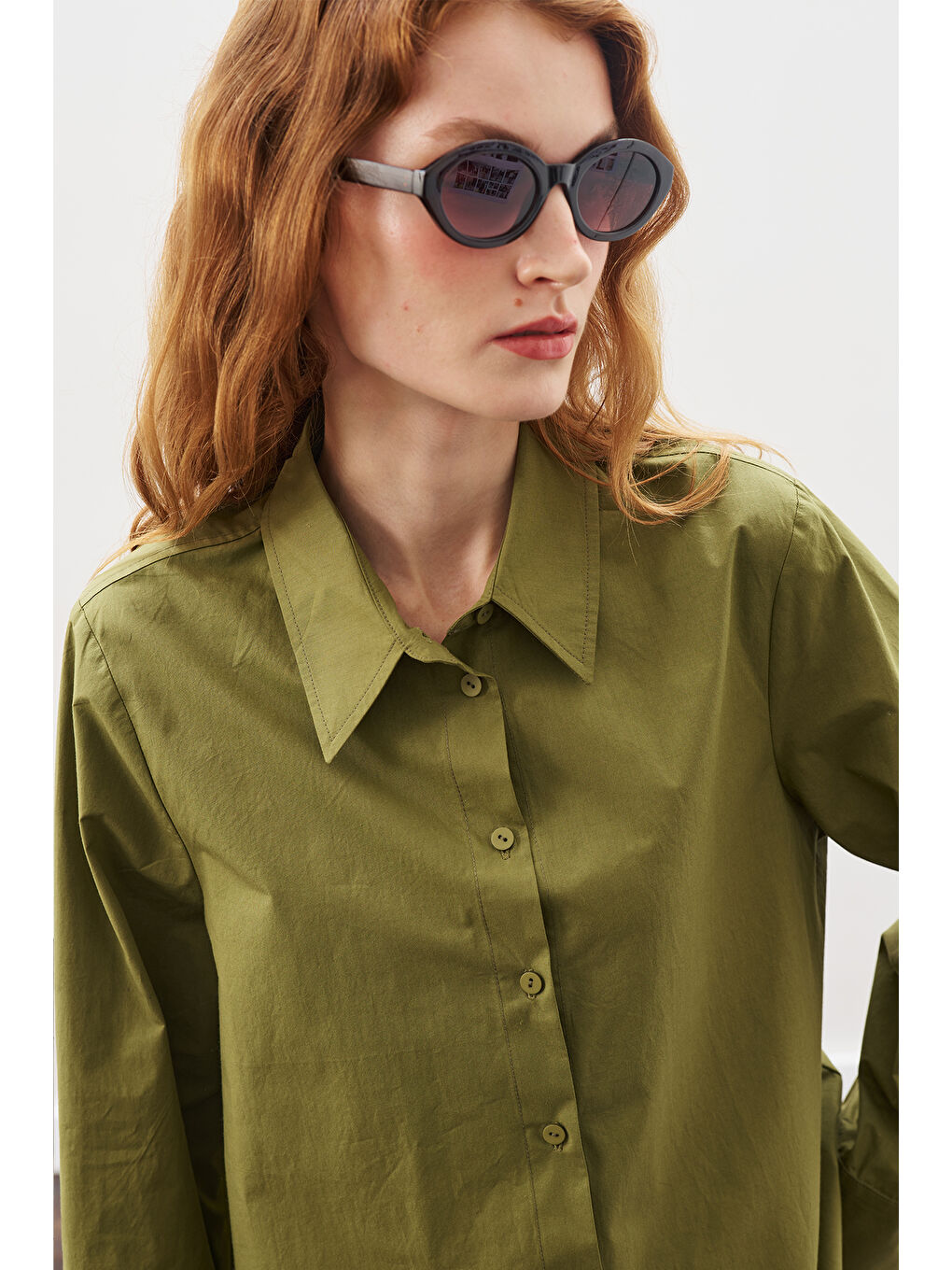 Geniş Manşetli Klasik Gömlek Yağ Yeşili-2