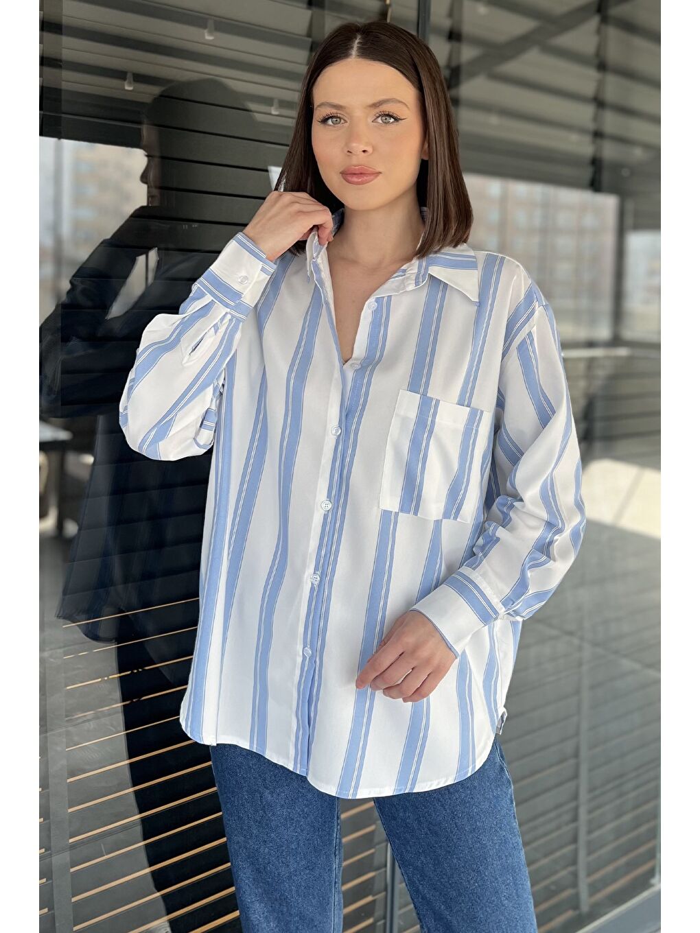 Beyaz Kadın Tek Cepli Çizgi Desenli Salaş Gömlek-1