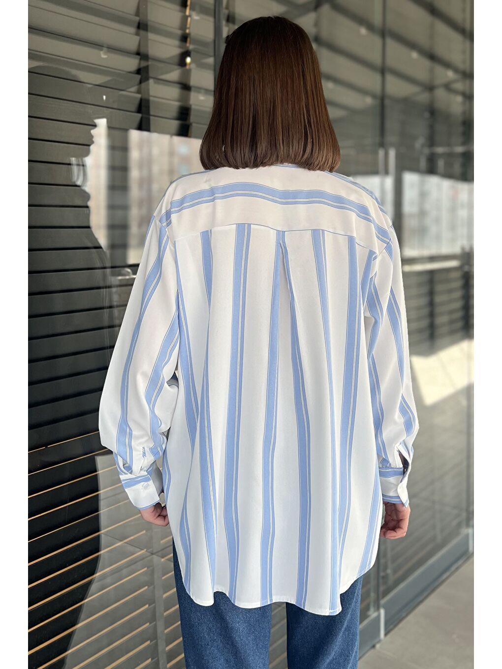 Beyaz Kadın Tek Cepli Çizgi Desenli Salaş Gömlek-2