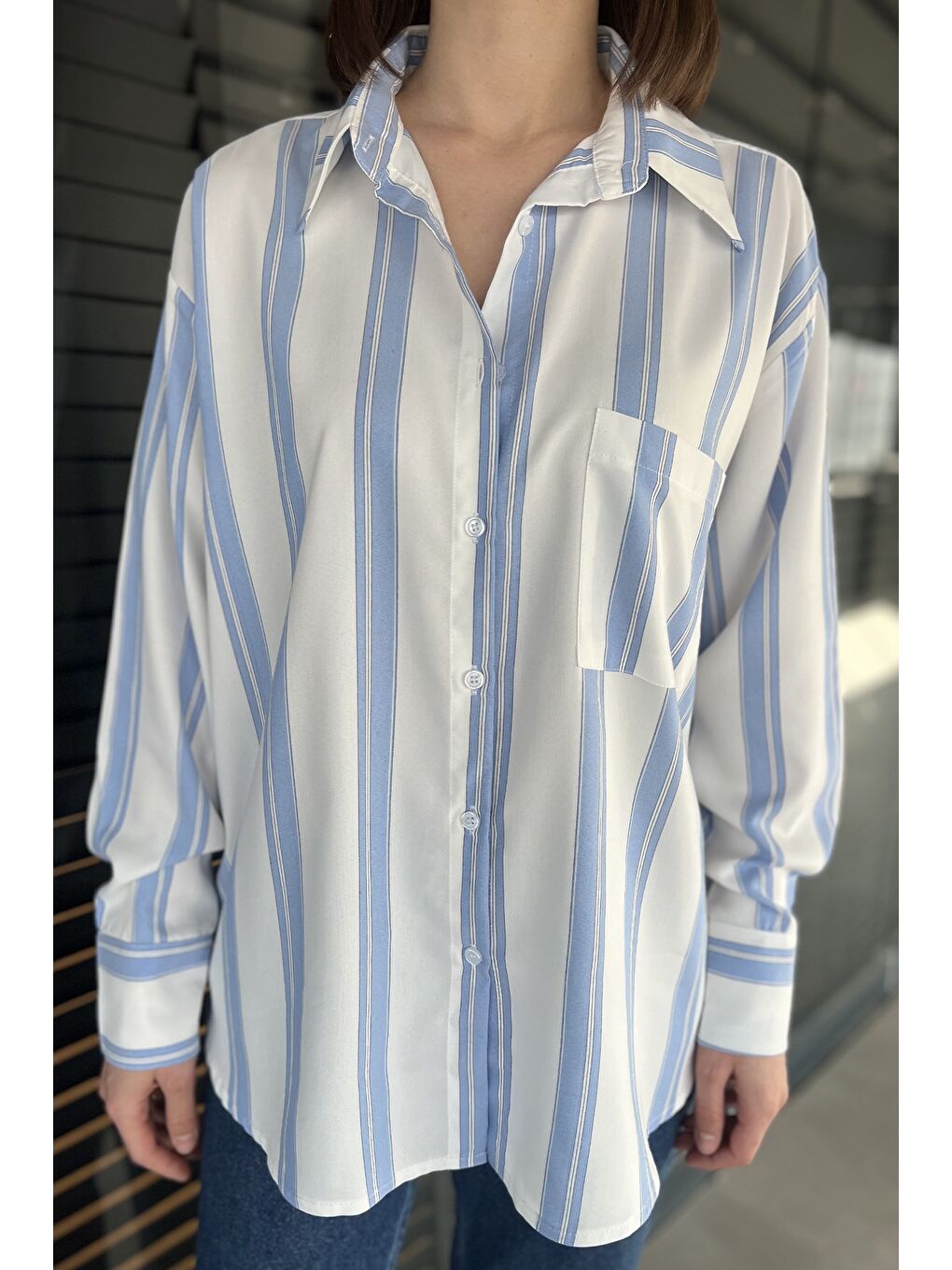 Beyaz Kadın Tek Cepli Çizgi Desenli Salaş Gömlek-3