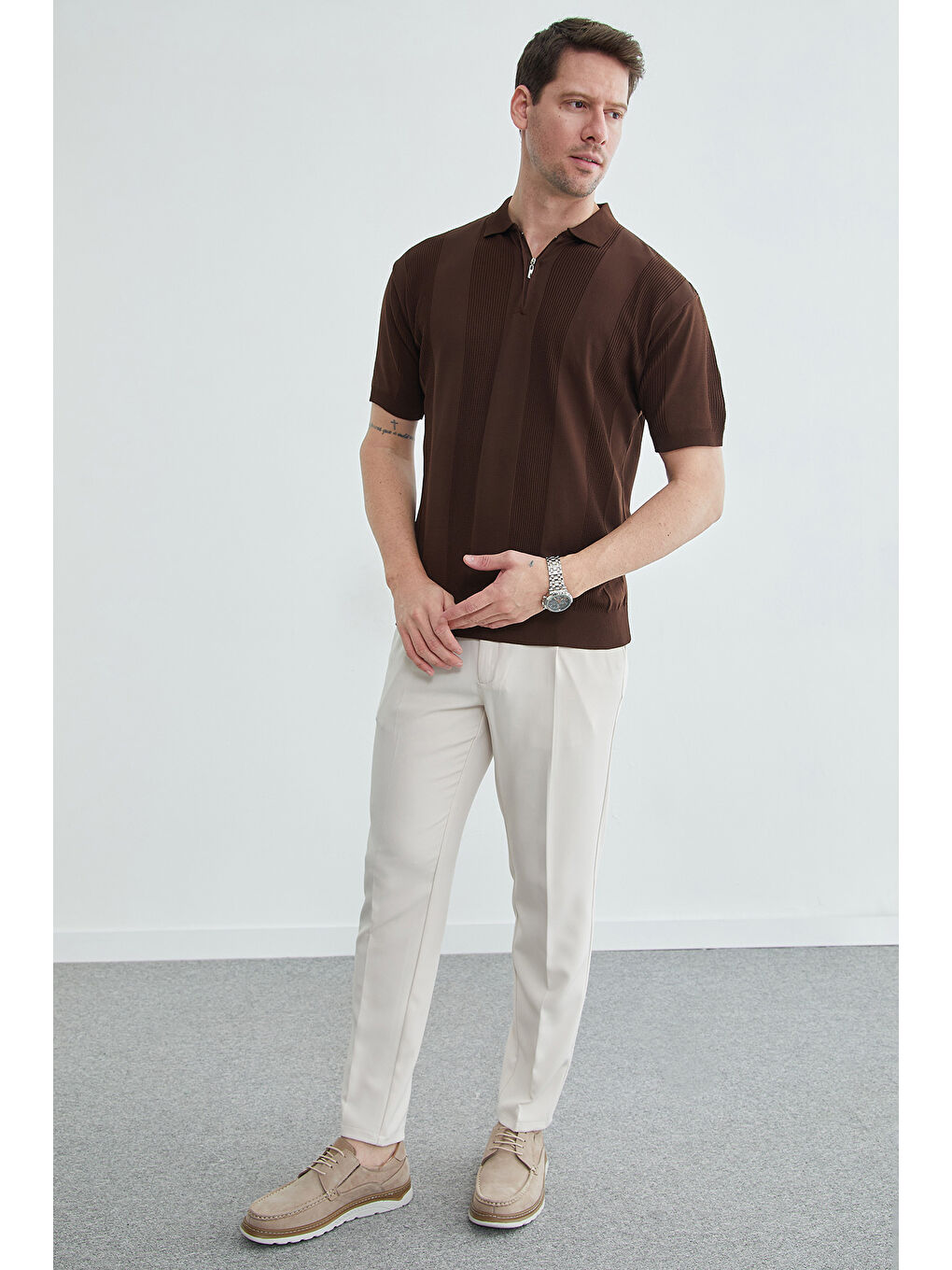 Kahverengi Şeritli Yarım Fermuarlı Polo Yaka Triko Tişört-3