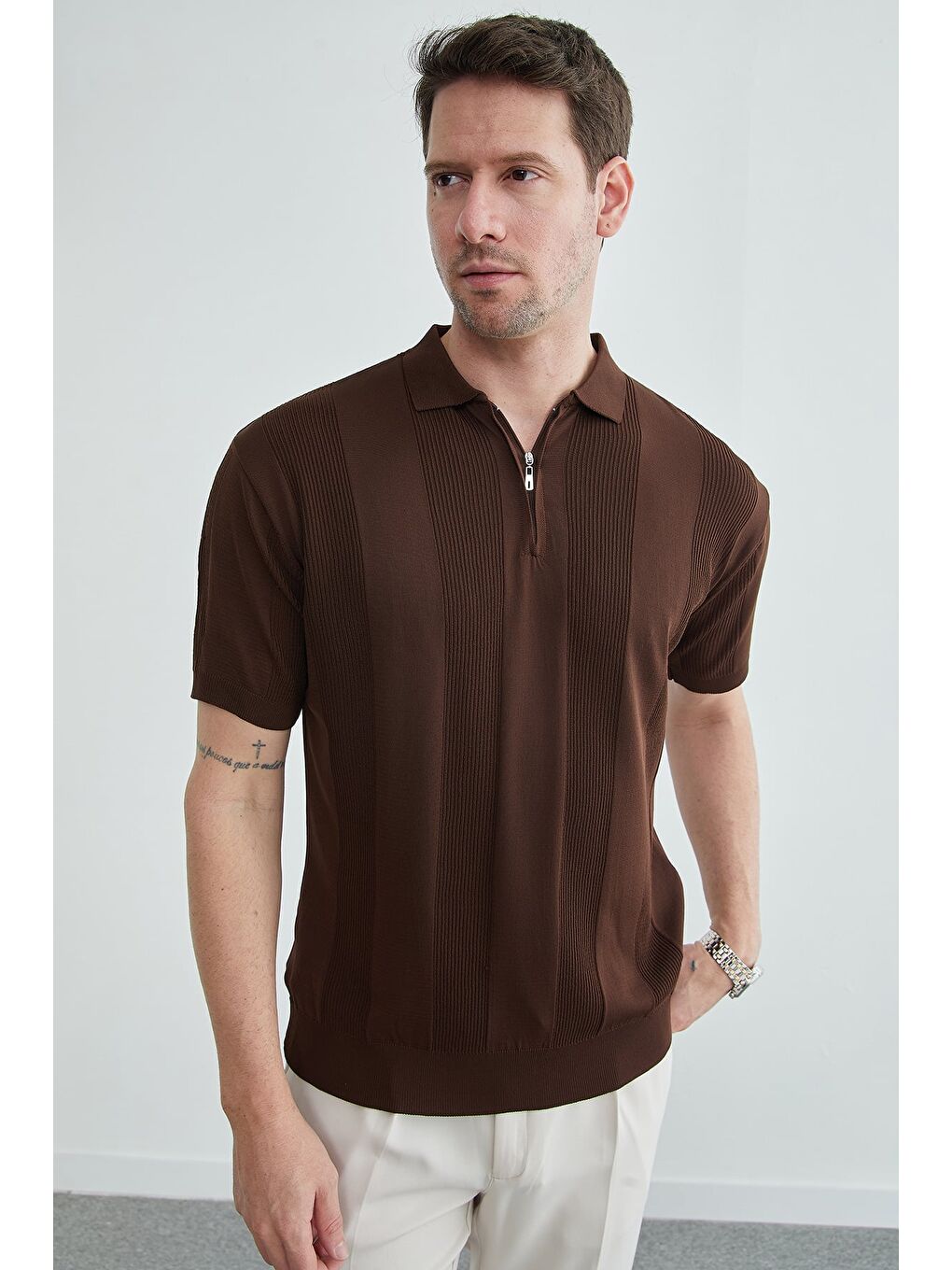 Kahverengi Şeritli Yarım Fermuarlı Polo Yaka Triko Tişört-4