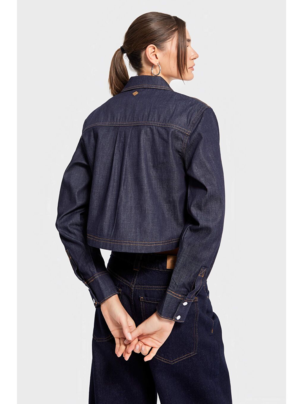 Kadın İndigo Renk cc01 7s5-50 Crop Fit Önü Düğmeli %100 Organik Denim Kumaş Gömlek-2
