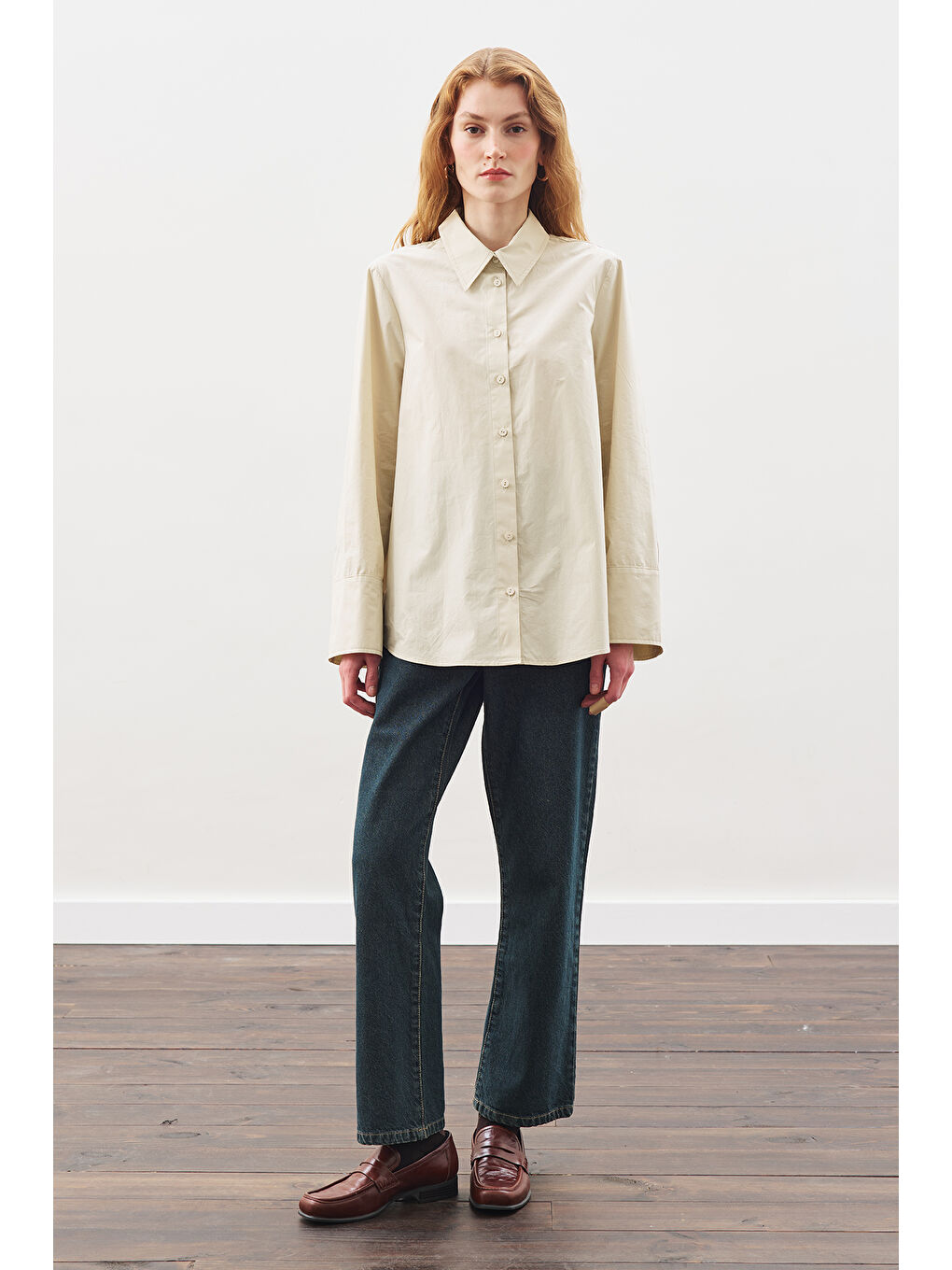 Geniş Manşetli Klasik Gömlek Bej