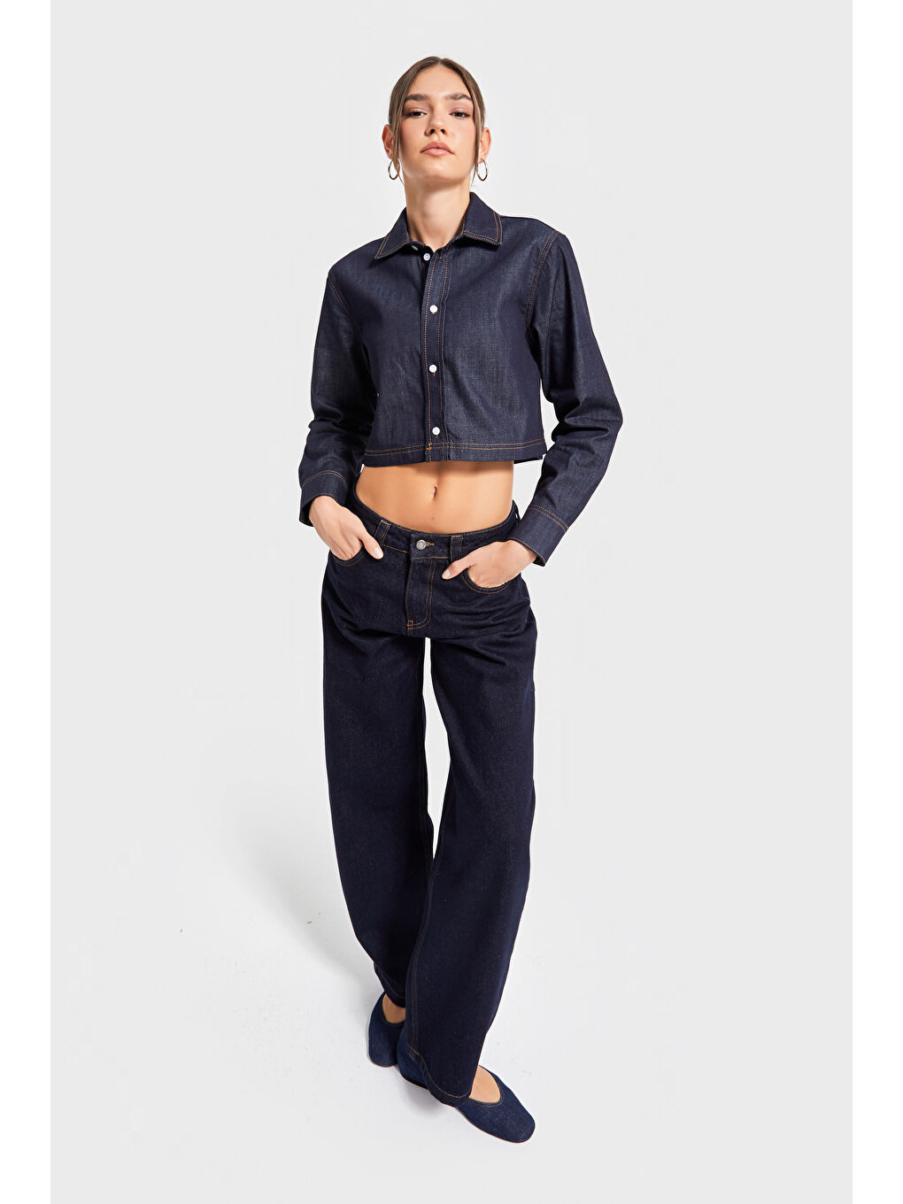 Kadın İndigo Renk cc01 7s5-50 Crop Fit Önü Düğmeli %100 Organik Denim Kumaş Gömlek-3