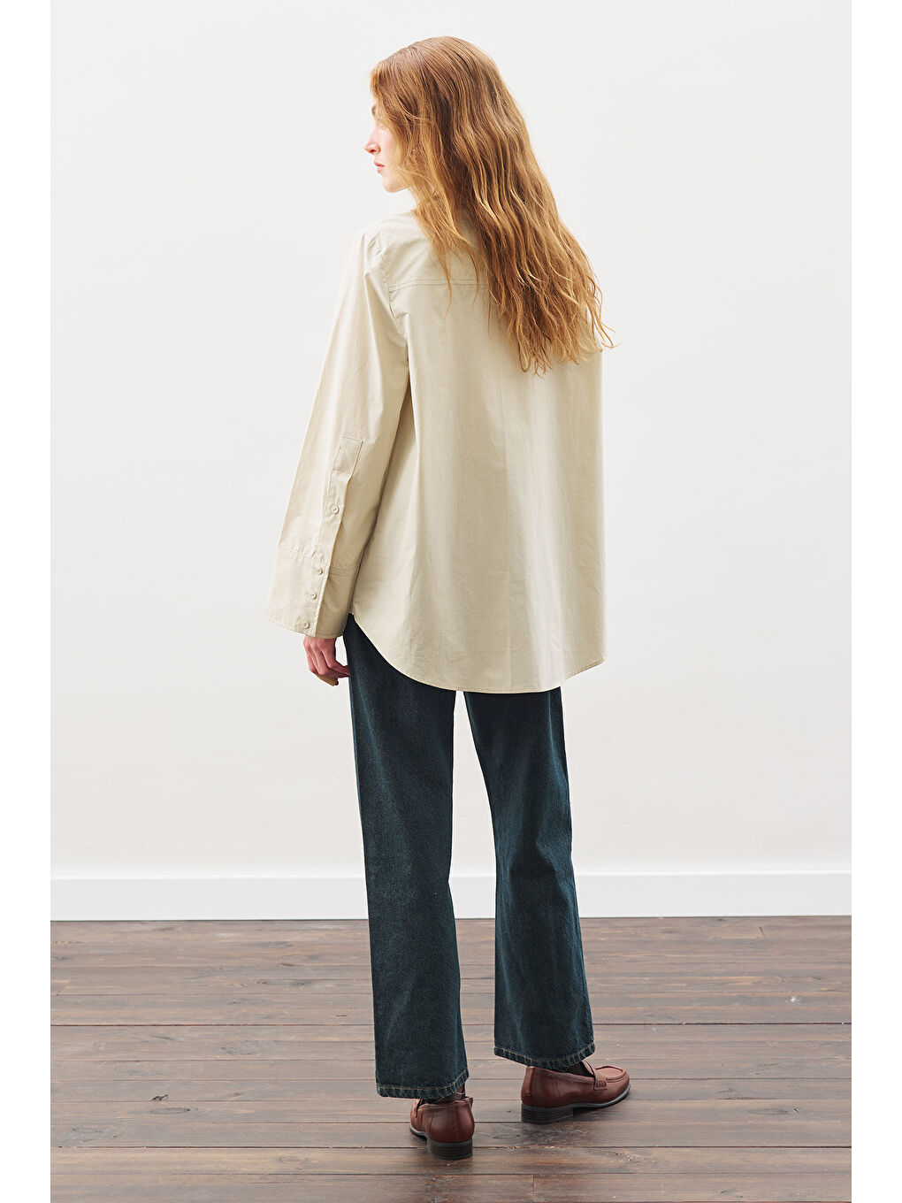 Geniş Manşetli Klasik Gömlek Bej-5