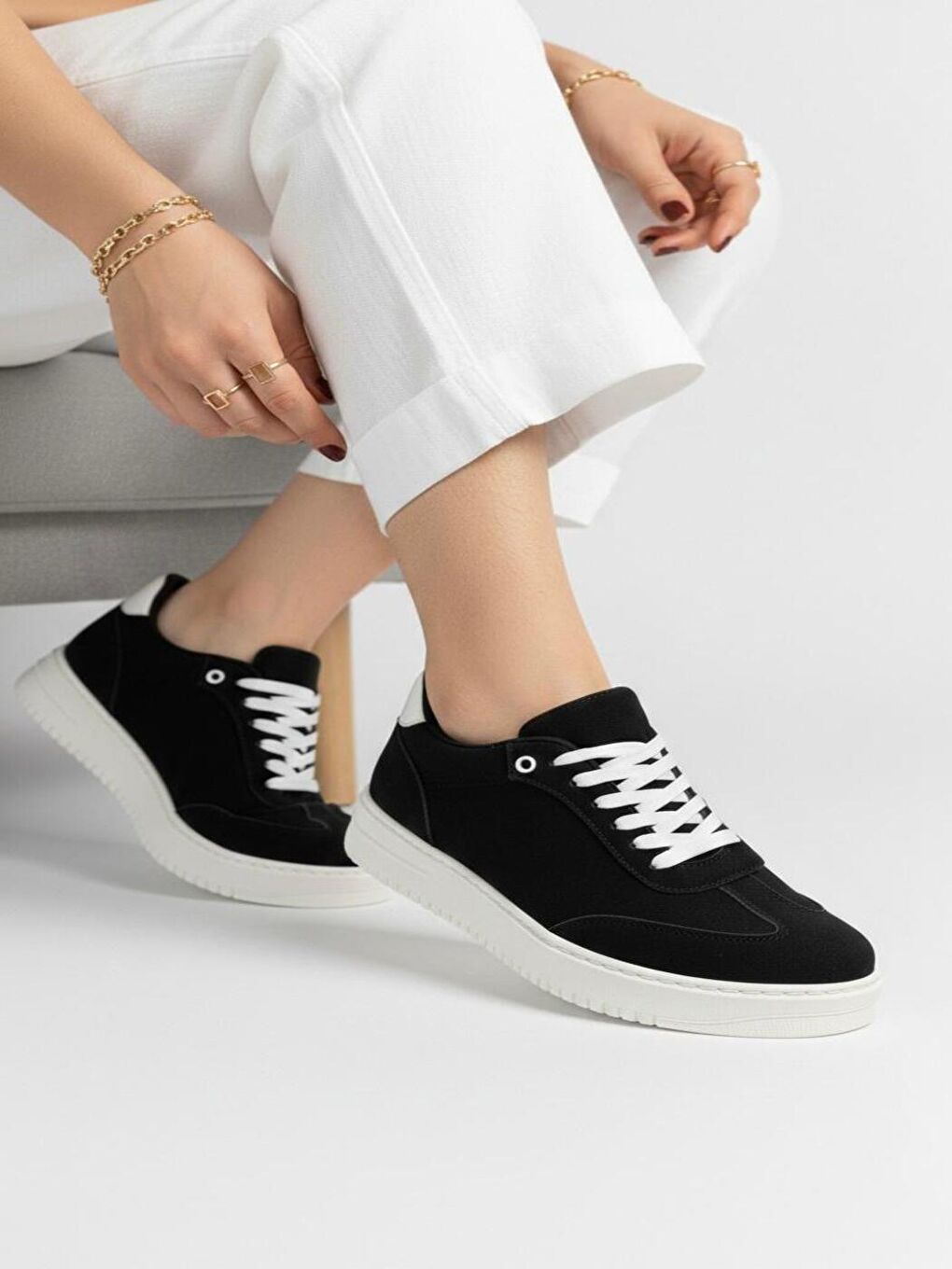 Kadın Mona Siyah Süet Bağcıklı Ortopedik  Hafif Taban Günlük Sneaker