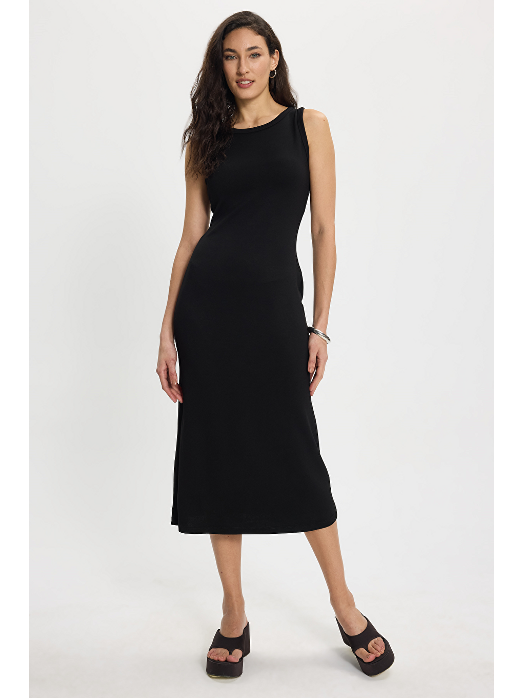 Kadın Slim Fit Dar Kesim Pamuklu Sıfır Kol Bisiklet Yaka Siyah Elbise