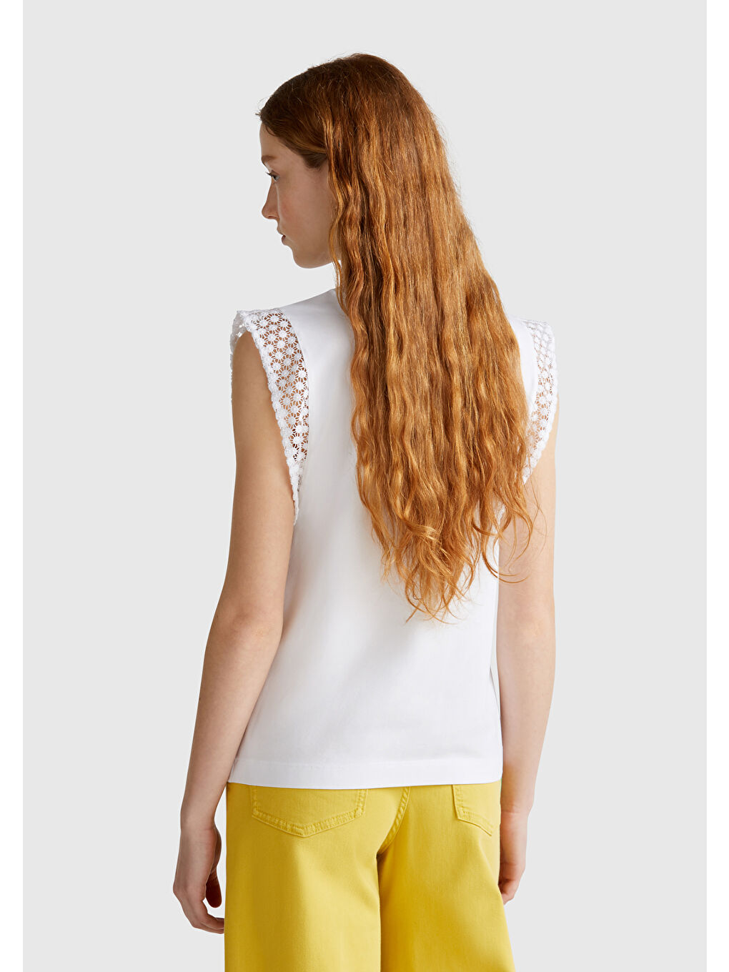 Kadın Beyaz Dantel Detaylı Kolsuz Esnek T-Shirt-2