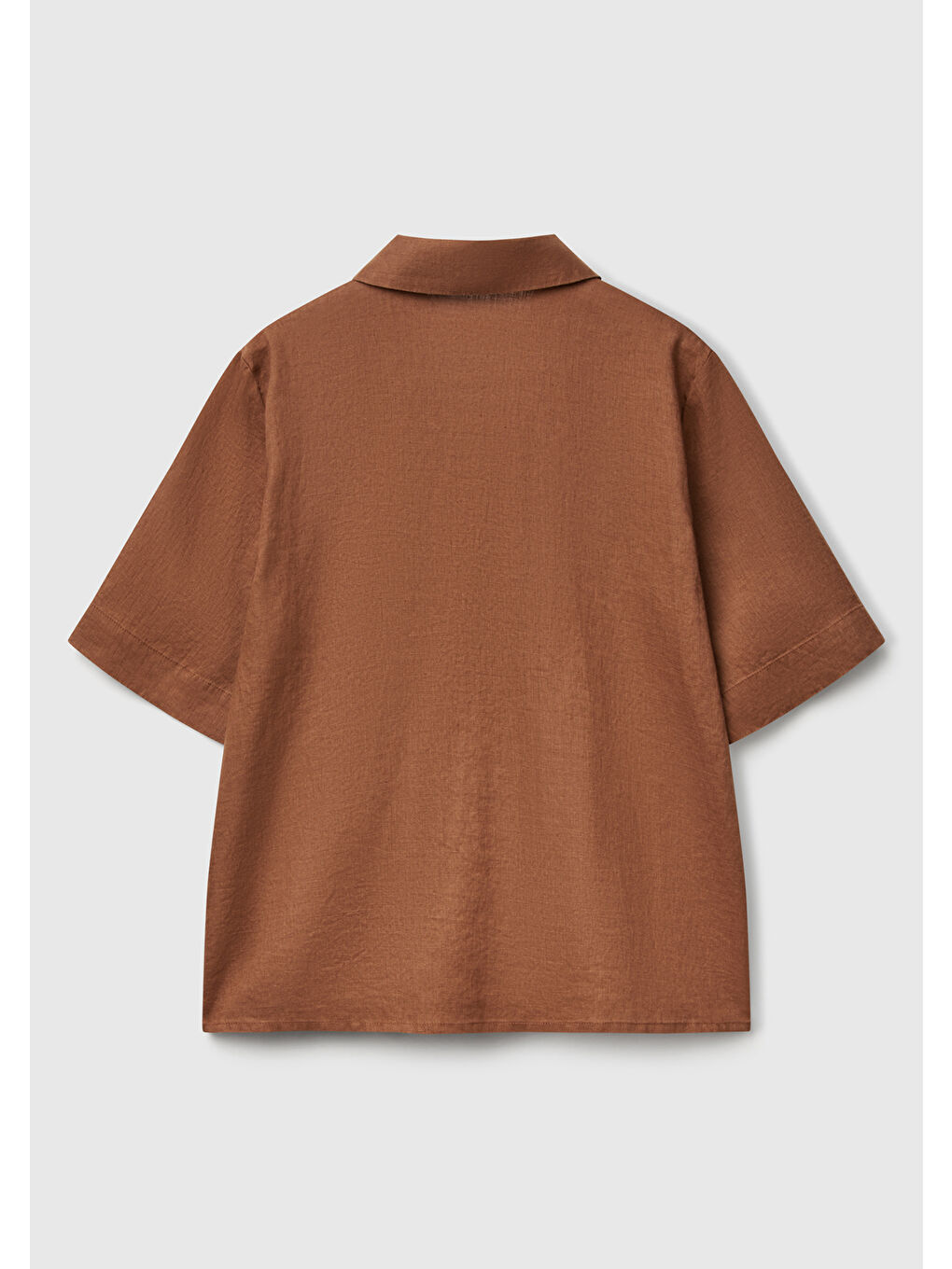 Kadın Kahverengi %100 Keten Relax Fit V Gömlek Yakalı Kısa Kollu Bluz-3