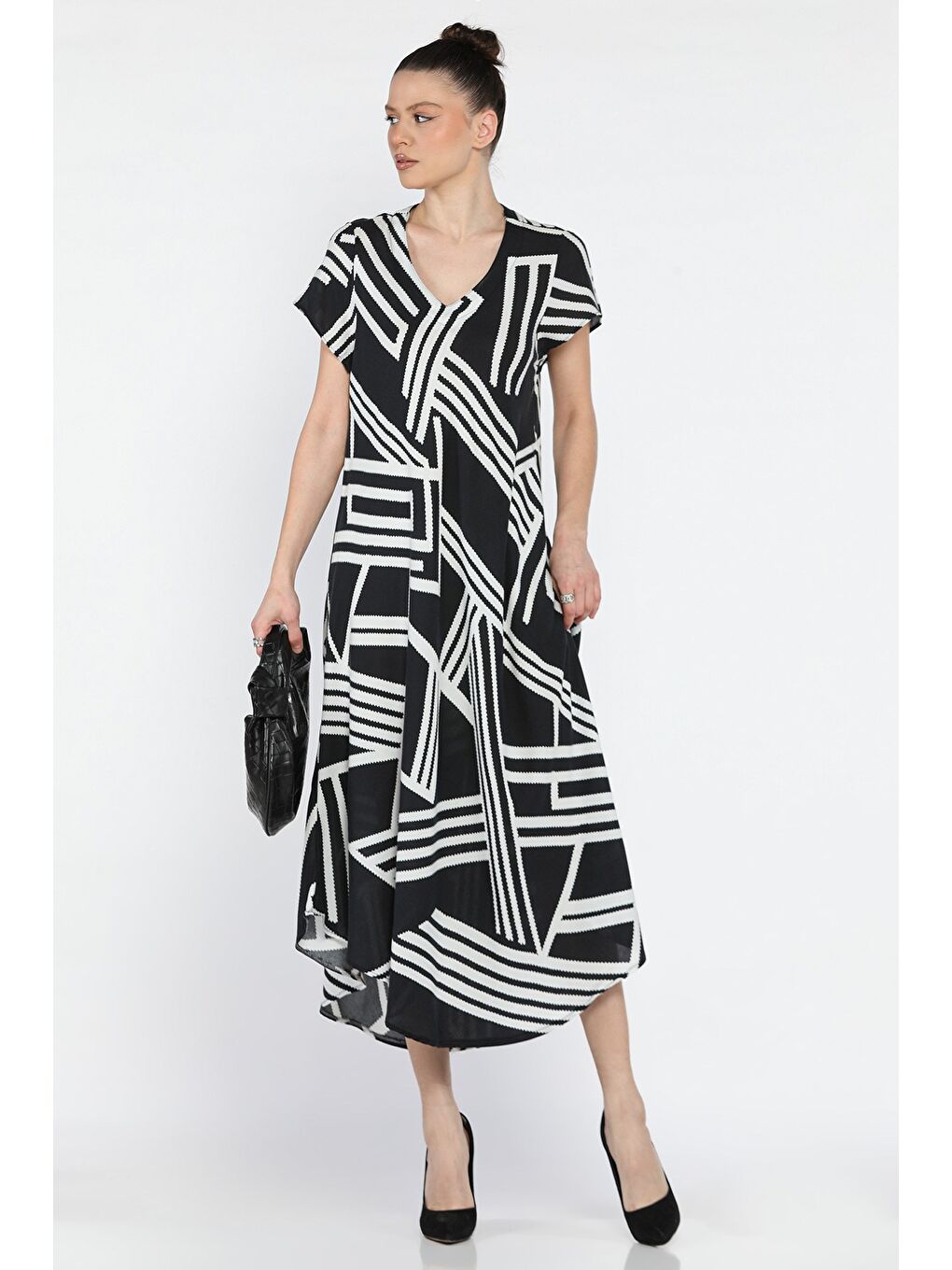 Siyah Kadın V Yaka Desenli Salaş Elbise