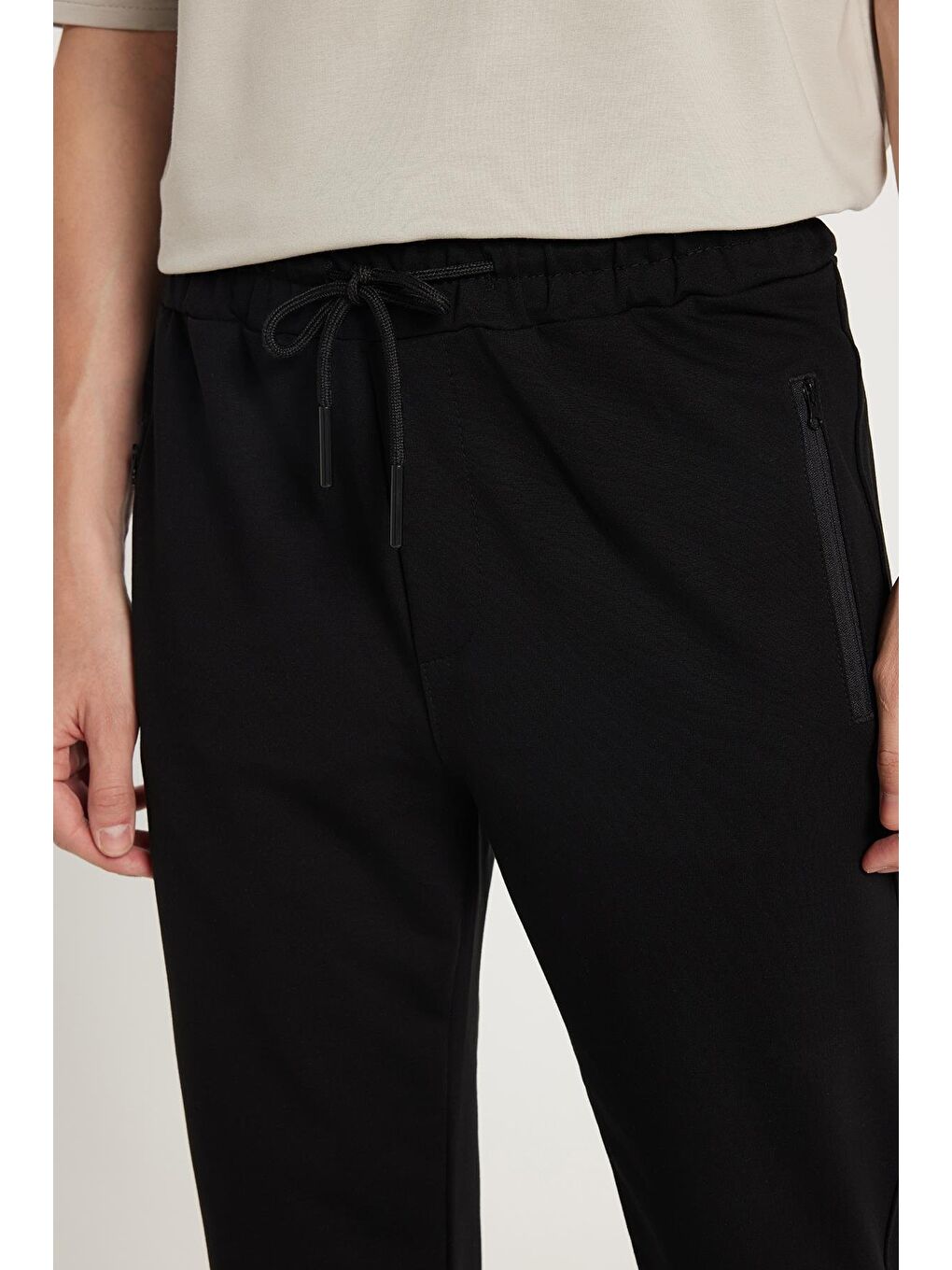 Unisex Standart Fit Pamuklu 2 İplik Fermuar Cepli Lastikli Bağlamalı Düz Paça Siyah Eşofman Altı-2