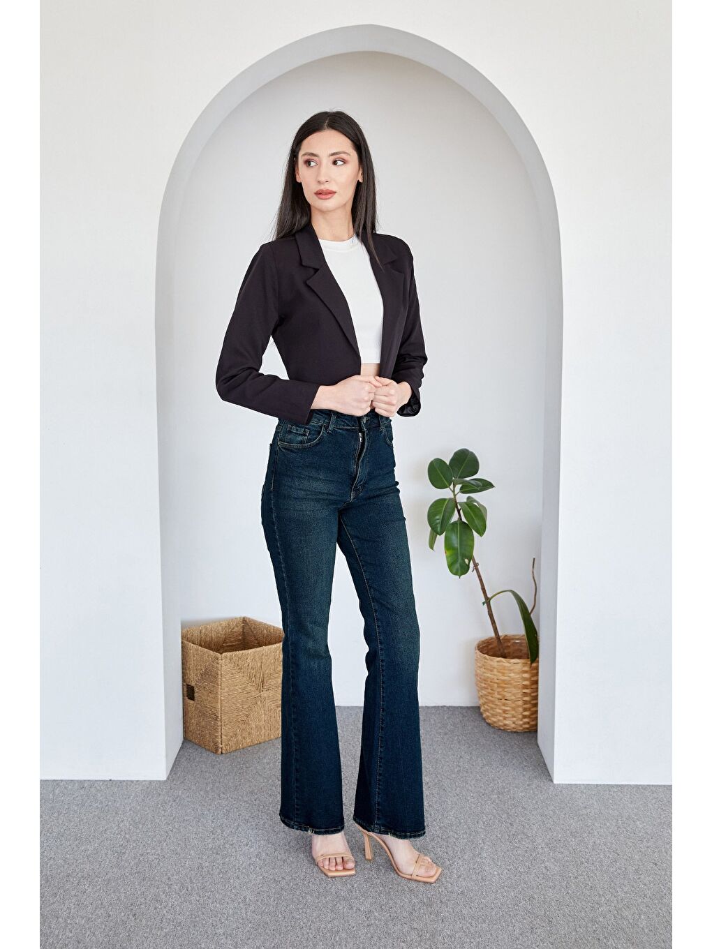 Siyah Basic Kruvaze Yaka Vatkalı Crop Ceket-1