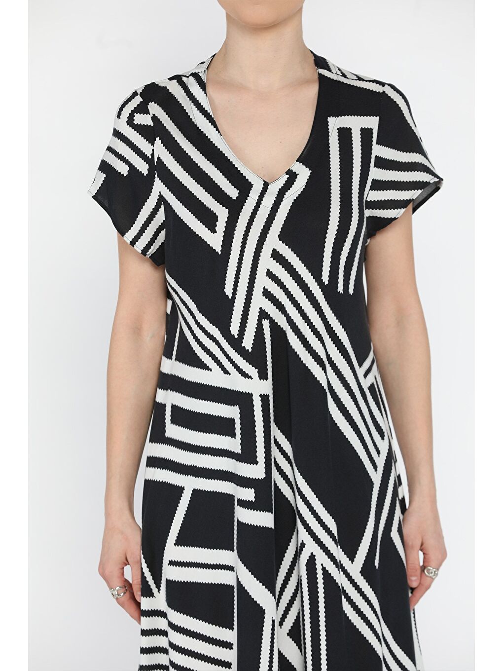 Siyah Kadın V Yaka Desenli Salaş Elbise-3