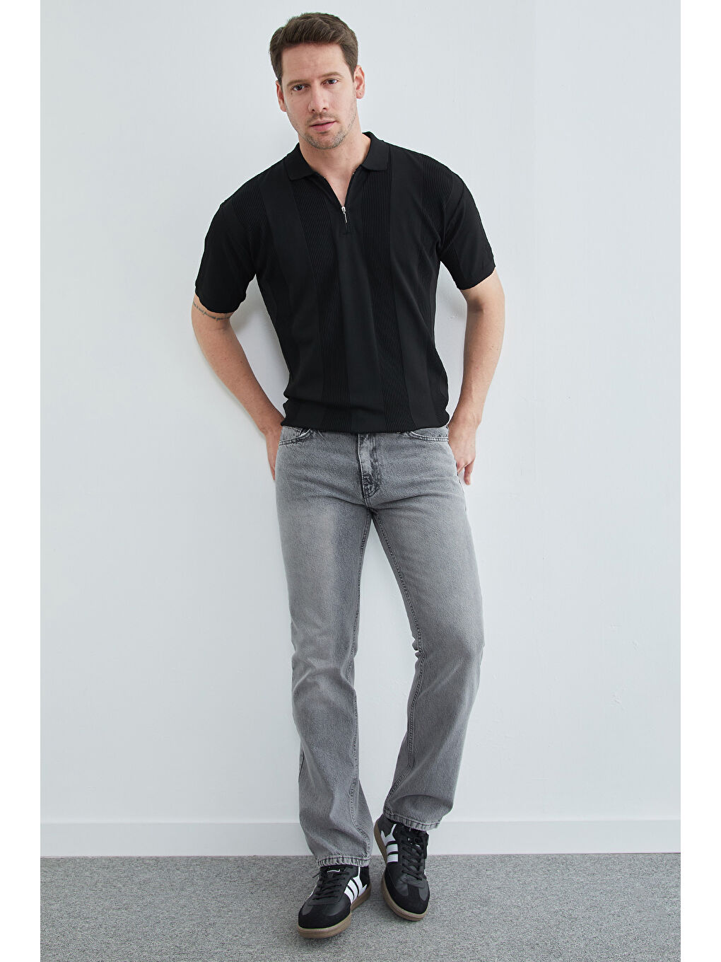 Siyah Şeritli Yarım Fermuarlı Polo Yaka Triko Tişört-3
