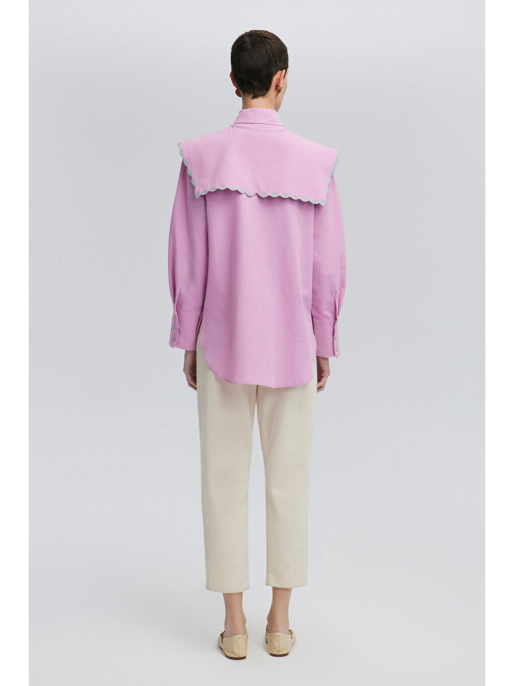 Pembe Nakış Detaylı Geniş Yaka Gömlek-3