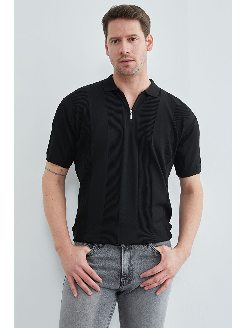 Siyah Şeritli Yarım Fermuarlı Polo Yaka Triko Tişört-4