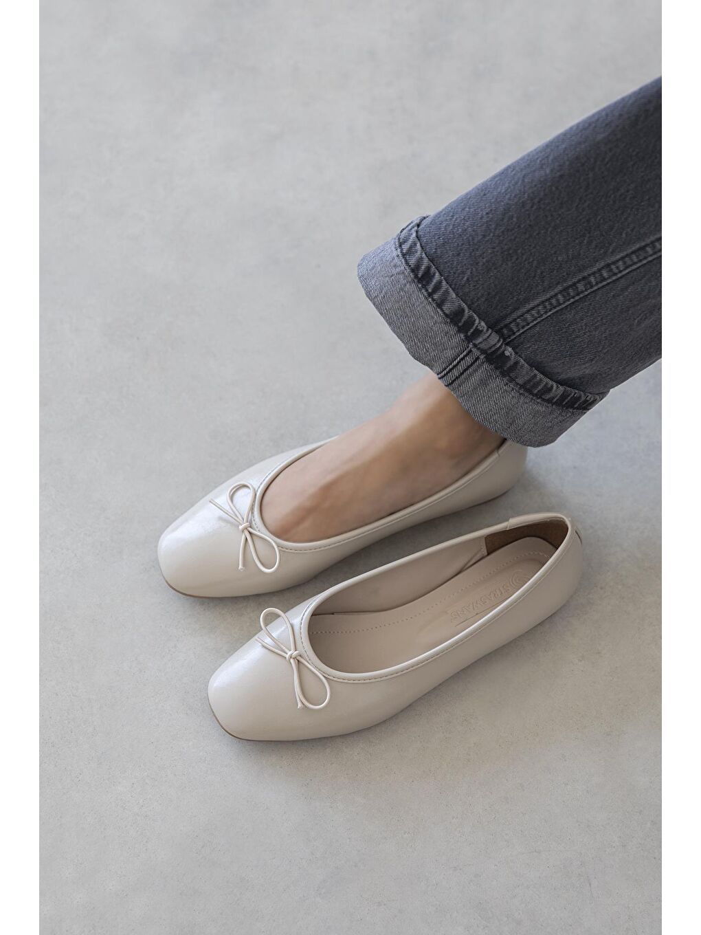 Galo Kadın Fiyonk Detay Kırışık Deri Babet Bej-1