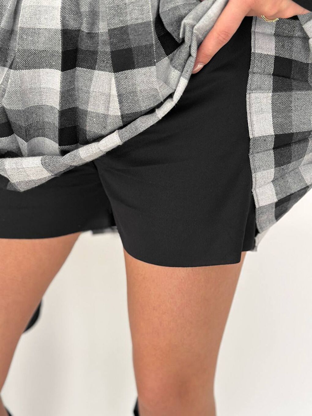 Gri Kadın Ekose Desen Kemerli Yüksel Bel Şort Astarlı Mini Etek-4