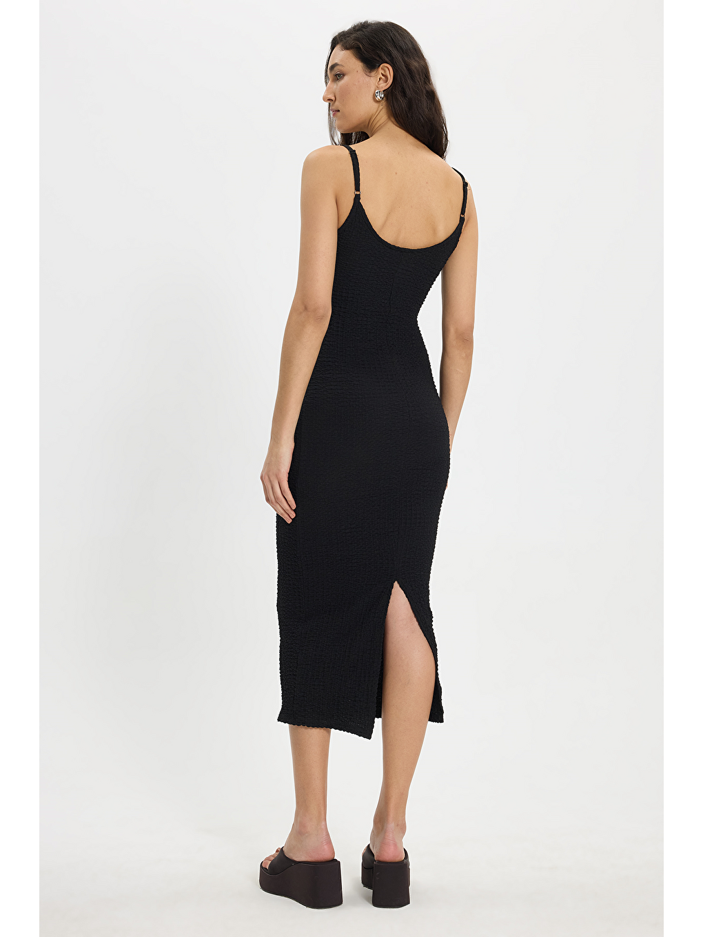 Kadın Slim Fit Vücuda Oturan Askılı Elastanlı Midi Boy Siyah Elbise-5