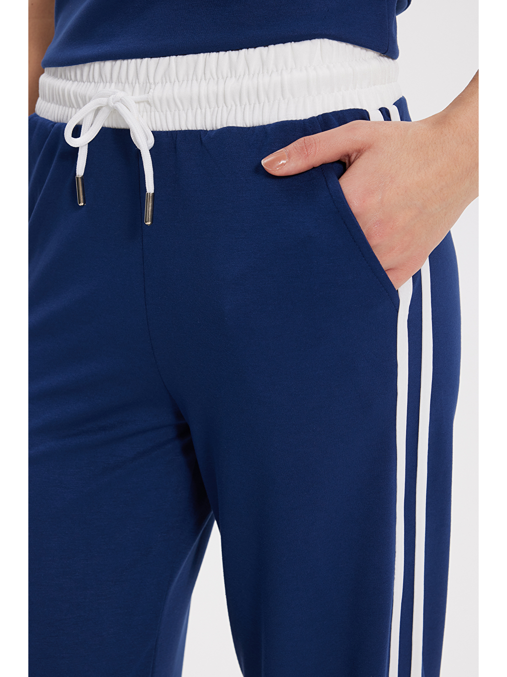 Kadın Relax Fit Bol Kesim Lastikli Bel Çizgili Geniş Paça Likralı Lacivert Eşofman Altı-2