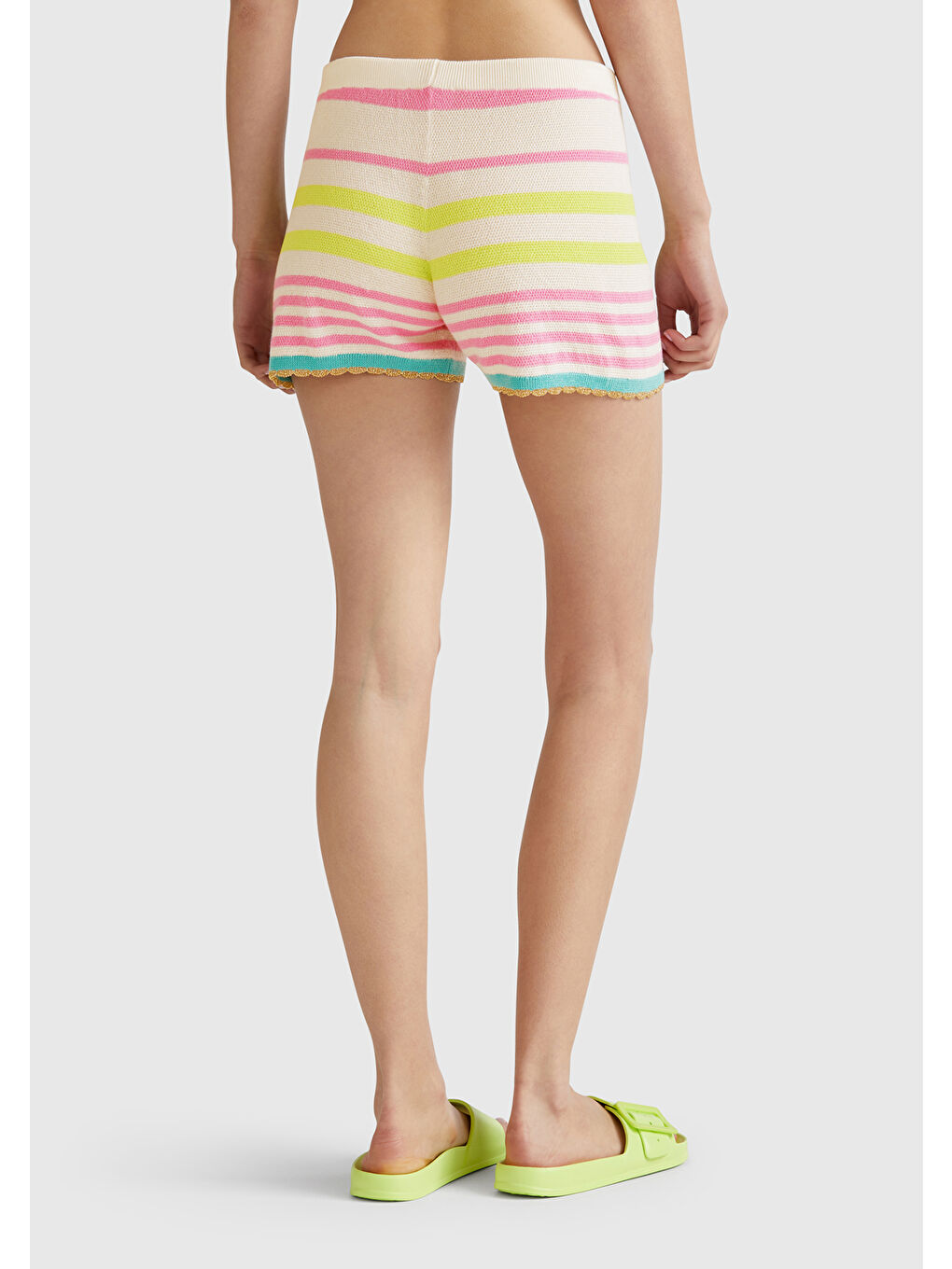 Kadın Pembe Pamuk Karışımlı Çizgili Paça Detaylı Triko Şort-2