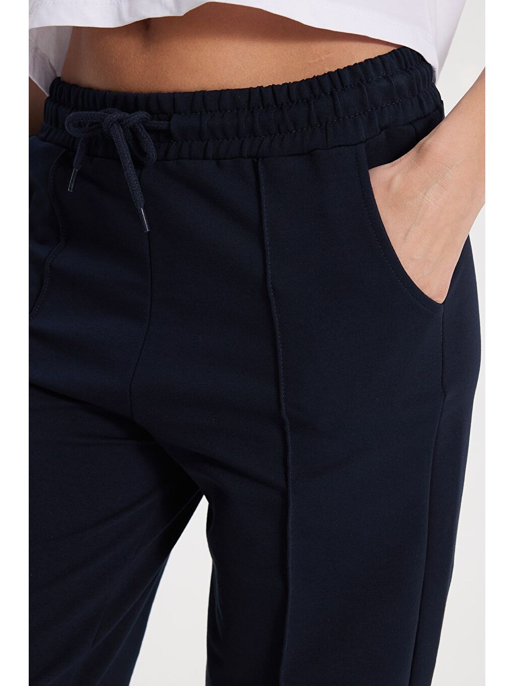 Kadın Relax Fit Rahat Kesim Pamuklu Lastikli Geniş Paça Likralı Lacivert Eşofman Altı-3