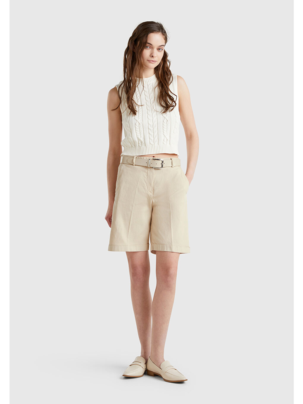 Bej Kadın Taş Rengi Pamuk Karışımlı Önü Düğmeli Regular Fit Bermuda Şort-4