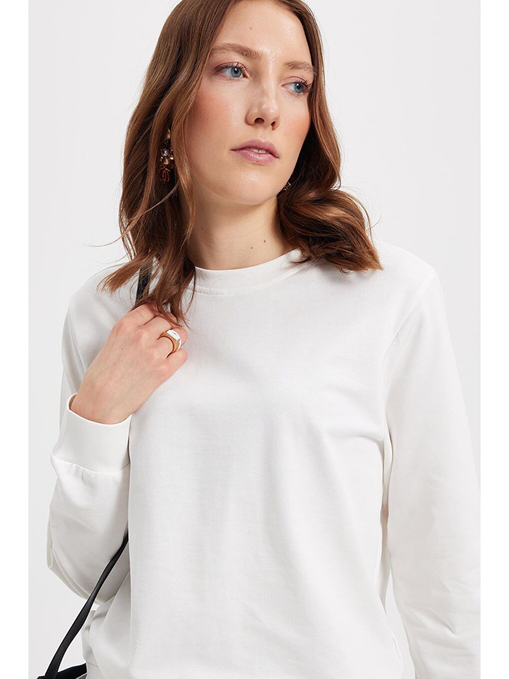 Kadın Oversize Geniş Kesim %100 Pamuk 2 İplik Bisiklet Yaka Beyaz Sweatshirt-2