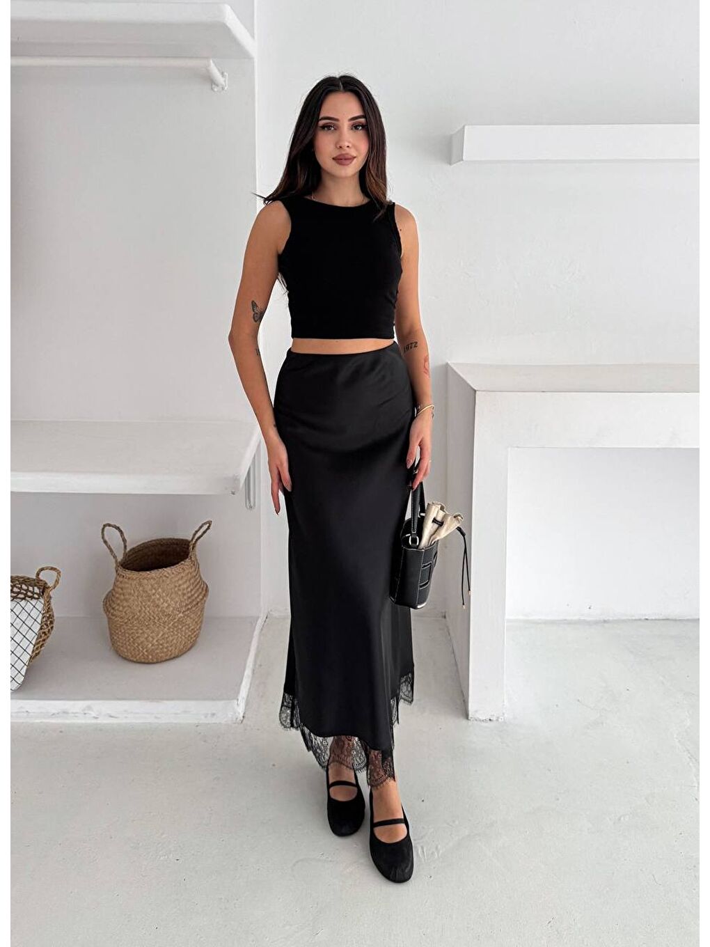 Siyah Dantel Detay Saten Uzun Etek-1