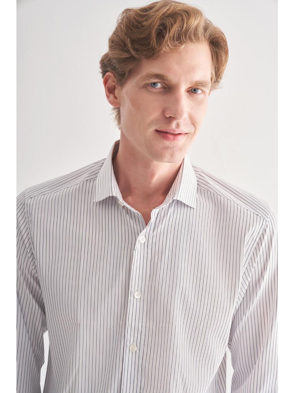 Beyaz Yarım İtalyan Yaka Uzun Kol Cepsiz Slim Fit Cls Gömlek 1004255174-4