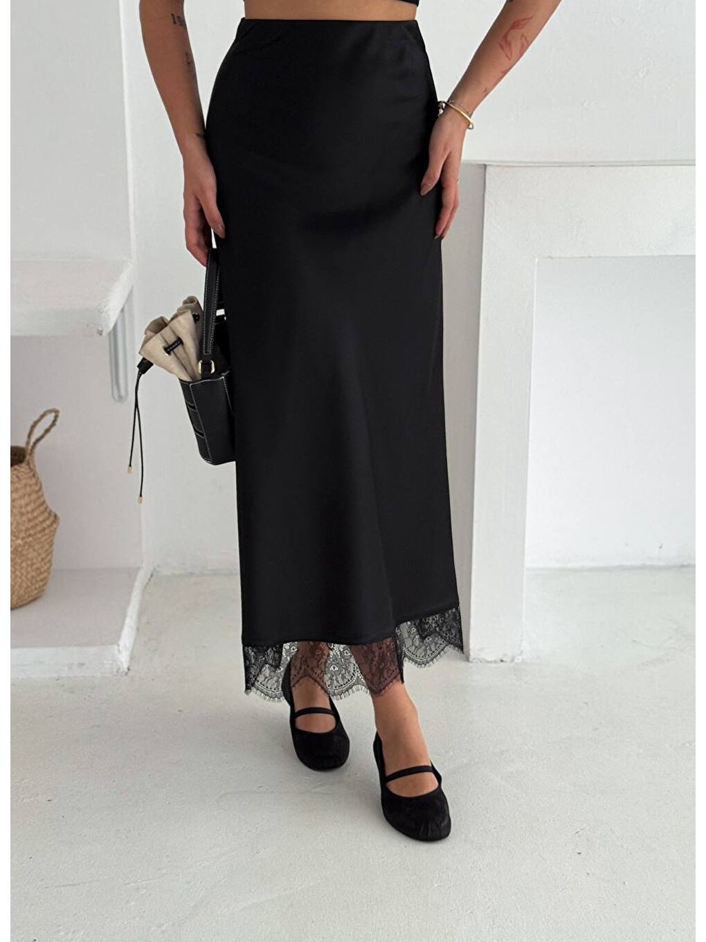 Siyah Dantel Detay Saten Uzun Etek-2
