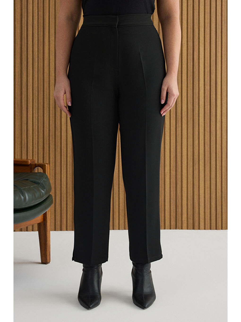 Siyah Arka Beli Lastik Detaylı Dokuma Pantolon-1