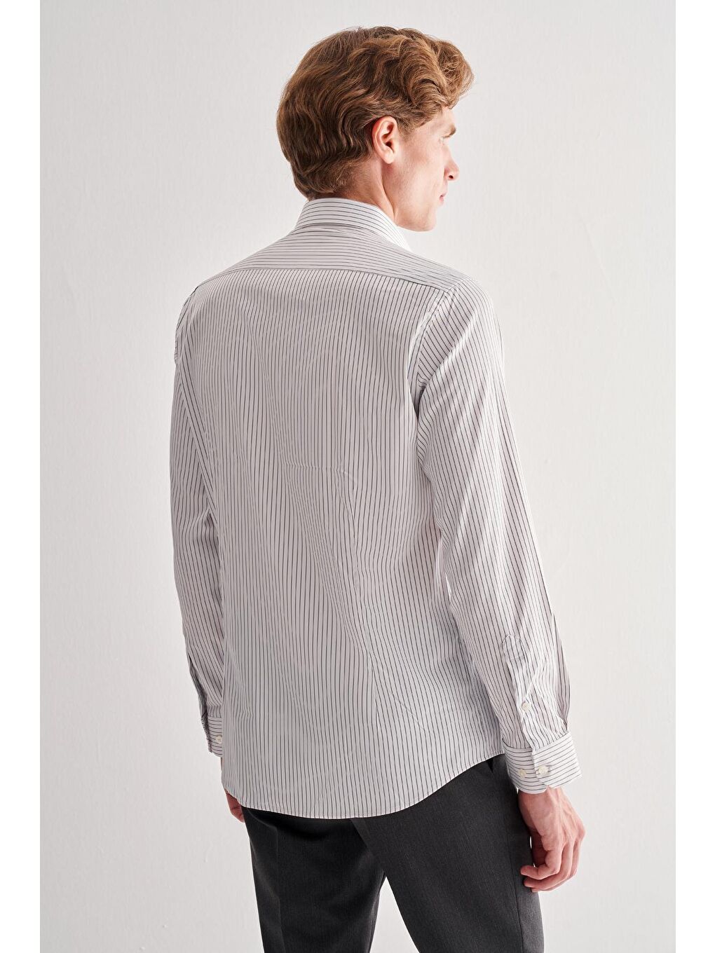 Beyaz Yarım İtalyan Yaka Uzun Kol Cepsiz Slim Fit Cls Gömlek 1004255174-5