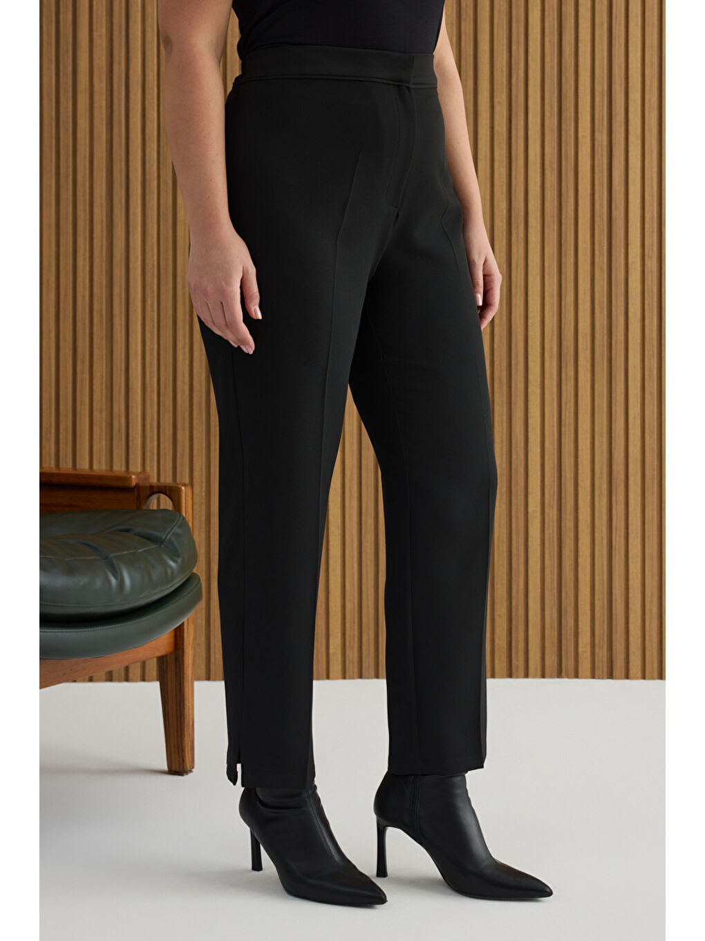 Siyah Arka Beli Lastik Detaylı Dokuma Pantolon-2