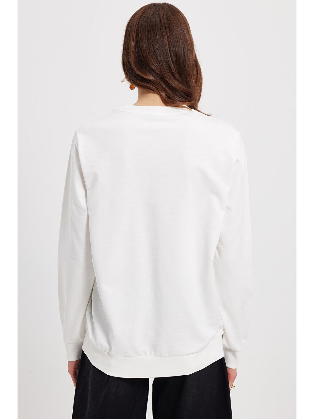 Kadın Oversize Geniş Kesim %100 Pamuk 2 İplik Bisiklet Yaka Beyaz Sweatshirt-5