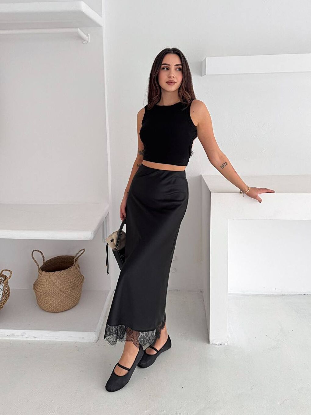 Siyah Dantel Detay Saten Uzun Etek-4