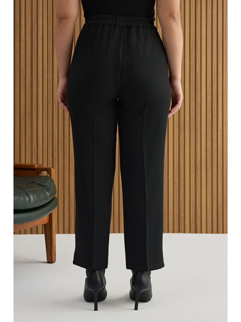 Siyah Arka Beli Lastik Detaylı Dokuma Pantolon-4