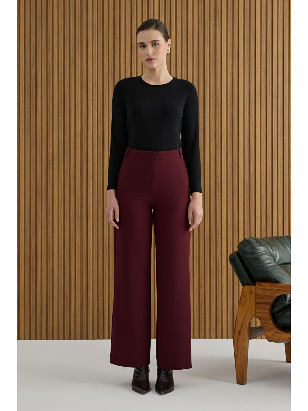 Bordo Paçası Yırtmaçlı Dokuma Pantolon-2