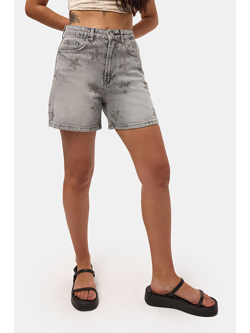 Gri Kadın Füme T-4s6-12 Mom Relax Yıldız Detaylı Tasarım Denim Şort