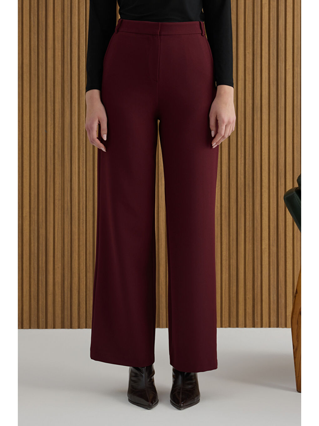 Bordo Paçası Yırtmaçlı Dokuma Pantolon-3