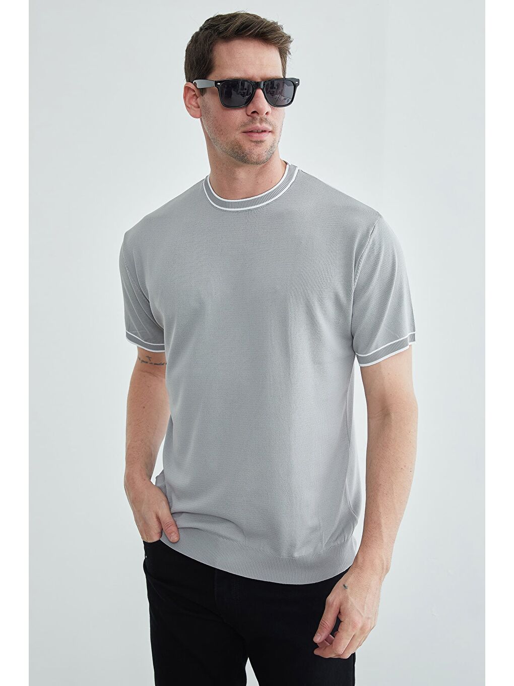 Gri Biyeli Bisiklet Yaka Triko Tişört