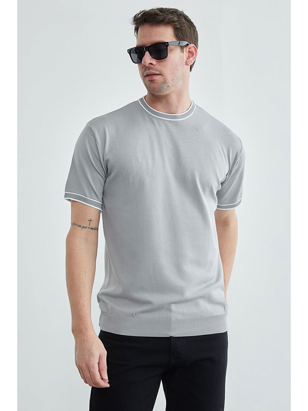 Gri Biyeli Bisiklet Yaka Triko Tişört-1